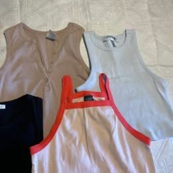 bundle lot of 5 ribbed tank tops women's small - Picture 3 of 10